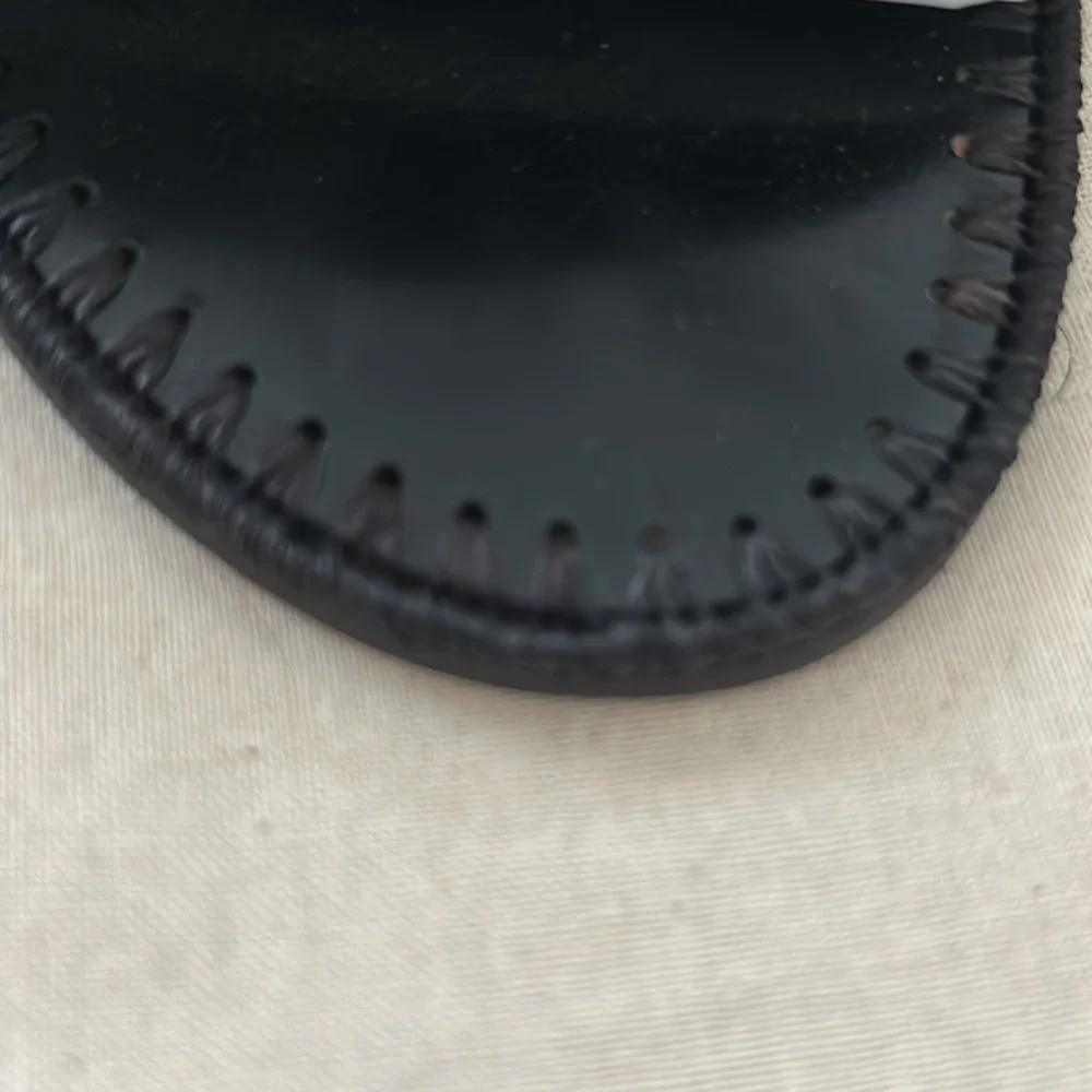 Adorable Tory slides! - Picture 2 of 6